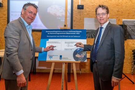 Ondertekening overeenkomst tussen het museum en het KNMI als eerste kennispartner voor het vraagstuk met betrekking tot het klimaat van de toekomst