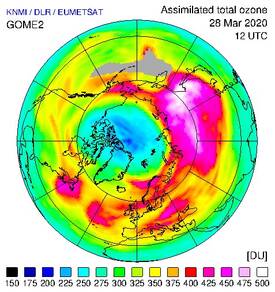 afbeelding van aarde met satellietwaarnemingen met het GOME2 instrument van de ozonlaag boven de Noordpool op 28 maart 2020