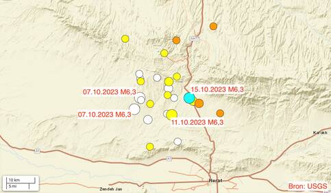 kaart van afghanistan waarop te zien is waar de locaties van de aardbevingen zich bevinden