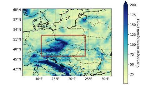 Kaartje van Europa met totale hoeveelheid neerslag die in vier dagen viel