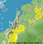KNMI-neerslagradar van de zware onweerssbuien met enorme hagelstenen die op 23 juni in de avonduren over ons land trokken  ©KNMI