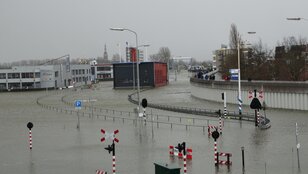 Hoogwater in Delfzijl door de zware storm van 5 december 2013 (foto: Jannes Wiersema)