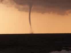 Waterhozen bij Kijkduin maandag 28 augustus 2006 (Foto: T. van Tol)