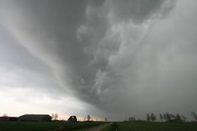 De laatste dagen van april zijn minder koud maar leveren ook flinke buien op (foto: Jannes Wiersema)