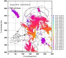 Het KNMI registreerde op 24 en 25 april resp bijna 17.000 en ruim 19.000 bliksemontladingen (zie ook kaart onder dit bericht). Voor april zijn dat een uitzonderlijk grote aantallen (Bron: KNMI)