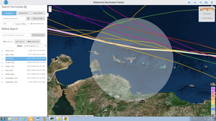 De banen van de verschillende orkanen die sinds 1900 op minder dan 225 kilometer de benedenwindse eilanden zijn gepasseerd. De kleuren geven de orkaankracht aan. Bron: NHC