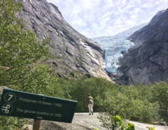 Positie van de Briksdalsbreen nu en in 1920, foto: Frank Selten, 29 juni 2017 