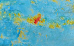 Satellietbeeld van vulkaanas van de Agung vulkaan op Bali op 27 november