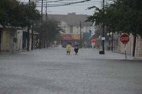 Wegen van de Amerikaanse stad Houston zijn overstroomd door extreme regen orkaan Harvey