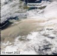 Satellietopname van 15 maart 2022. Op die dag was veel Saharazand aanwezig boven en ten westen van de Alpen, zichtbaar door de bruine kleur. Bron: NASA Worldview. 