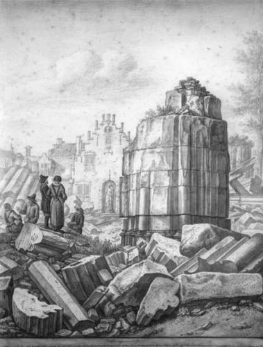 Figuur 5: Gezicht op de ruine van het schip van de Domkerk te Utrecht uit het zuiden: de door de tornado omgedraaide vierde pijler aan de zuidkant van de middenbeuk van het schip, met op de achtergrond de voorgevels van de huizen aan de noordzijde van het