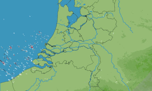 Voorbeeld van zeeclutter in het radarbeeld. Typische zomerse situatie met een warm land en koude zee. Echo's handhaven zich de hele dag net uit de kust.