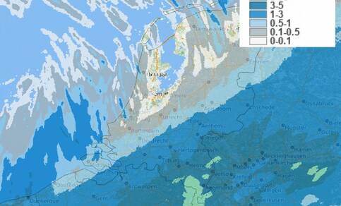 Figuur 3: Totale neerslag gevallen tussen 06:00 uur en 12:00 uur op 9 januari in millimeters. 1 millimeter water staat ongeveer gelijk aan 1 centimeter sneeuw. Op deze kaart zijn ook gebieden te zien waar alleen regen viel.