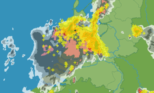 Figuur 3: Neerslag tussen 22:50 uur en 23:50 uur. Gele plusjes geven bliksemontladingen aan.