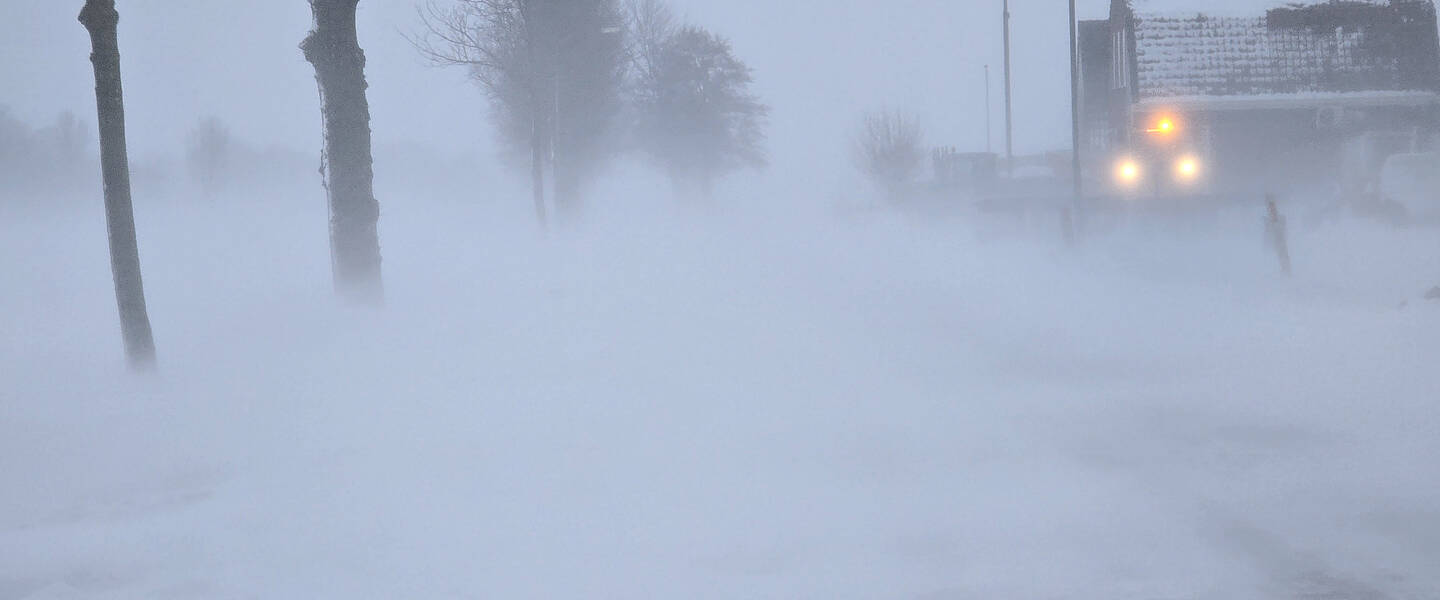 sneeuwjacht belemmert het zicht