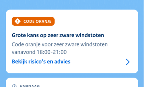 scherm met weersverwachting voor De Bilt met waarschuwing code oranje voor zware windstoten