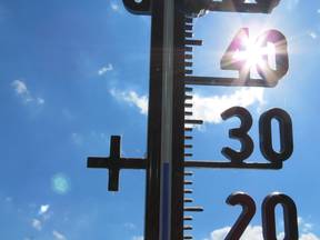 Thermometer geeft 30 graden aan (Bron: Jannes Wiersema)