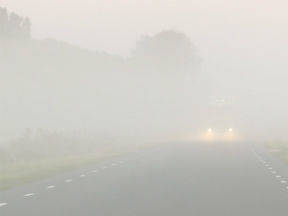 Mist belemmert het zicht in het verkeer (Bron: Jannes Wiersema)