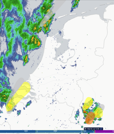 Kaart van Nederland met eerste (onweers)buien
