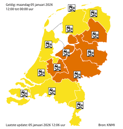 kaart van nederland met knmi waarschuwingen voor gladheid op 5 januari 2026