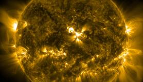 De zonnevlam waargenomen door het AIA-171 instrument op de Solar Dynamics Observatory (SDO) satelliet.