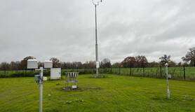 foto van het nieuwe automatische weerstation Horst aan de Maas