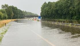 Foto van een ondergelopen snelweg 