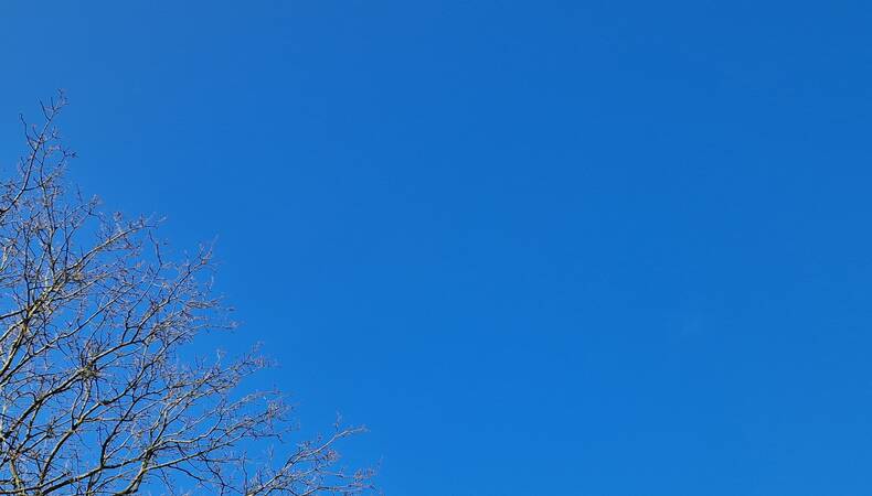 Blauwe lucht