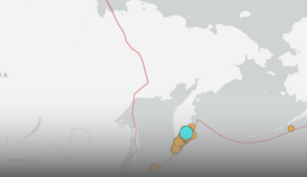 Figuur 1: de locatie van de aardbeving, de schok van 8.8 is de blauwe stip (bron: USGS)