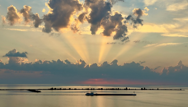 Foto van zonsondergang en wolken