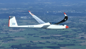 zweefvliegtuig in de lucht