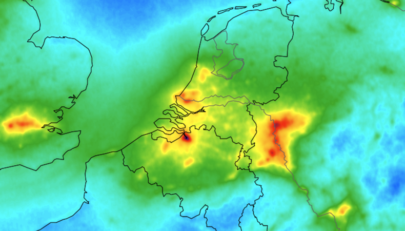 Kaart van Nederland ne omstreken met in kleur de hoeveelheid stikstofdioxide in de lucht gemiddeld over zes jaar