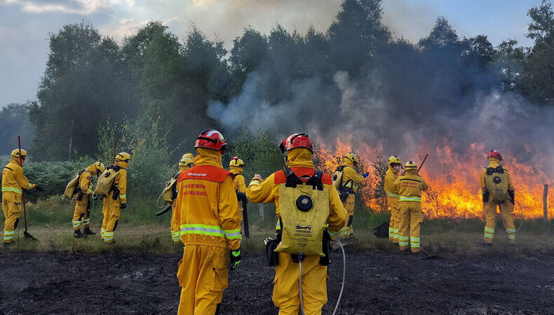 brandweer bij natuurbrand in nederland