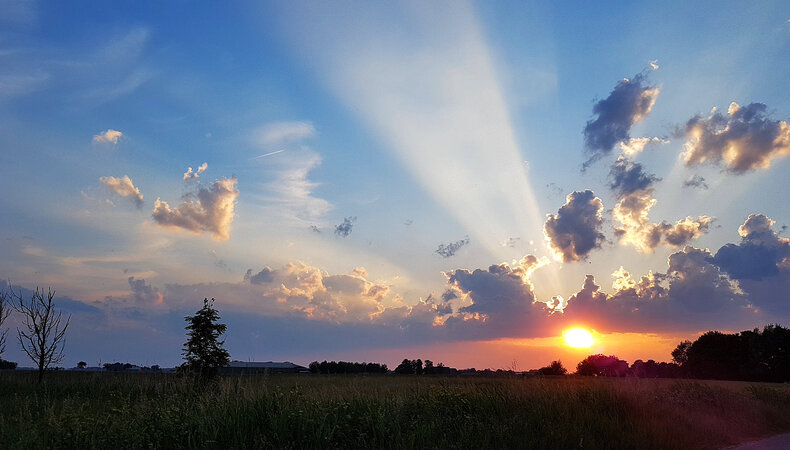 foto van zonsondergang in mei