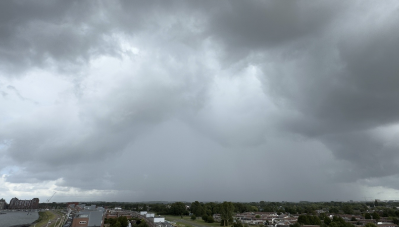 Zware bui boven Nederland