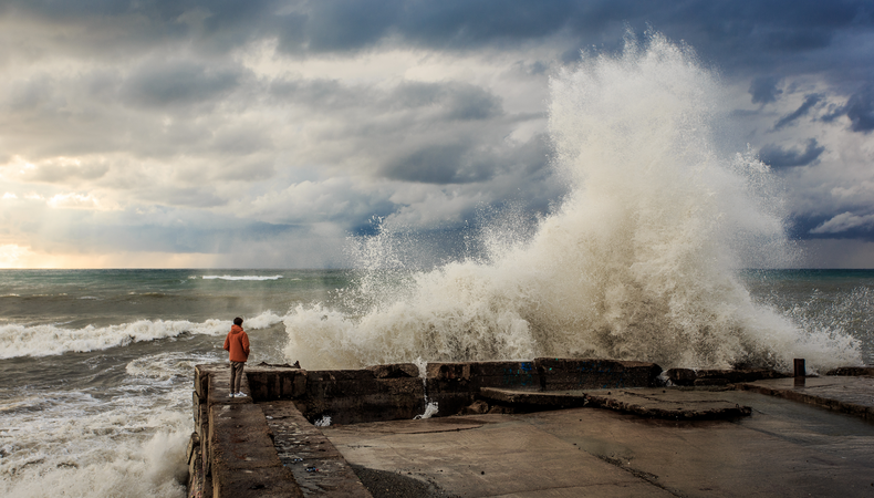 Harde wind langs de kust