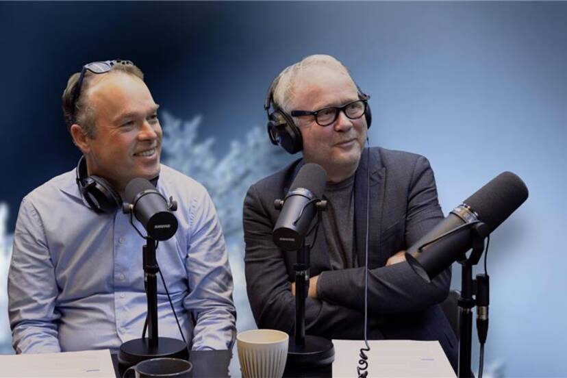 KNMI'ers Rubert Konijn en Rob Sluijter presenteren de KNMI-podcast