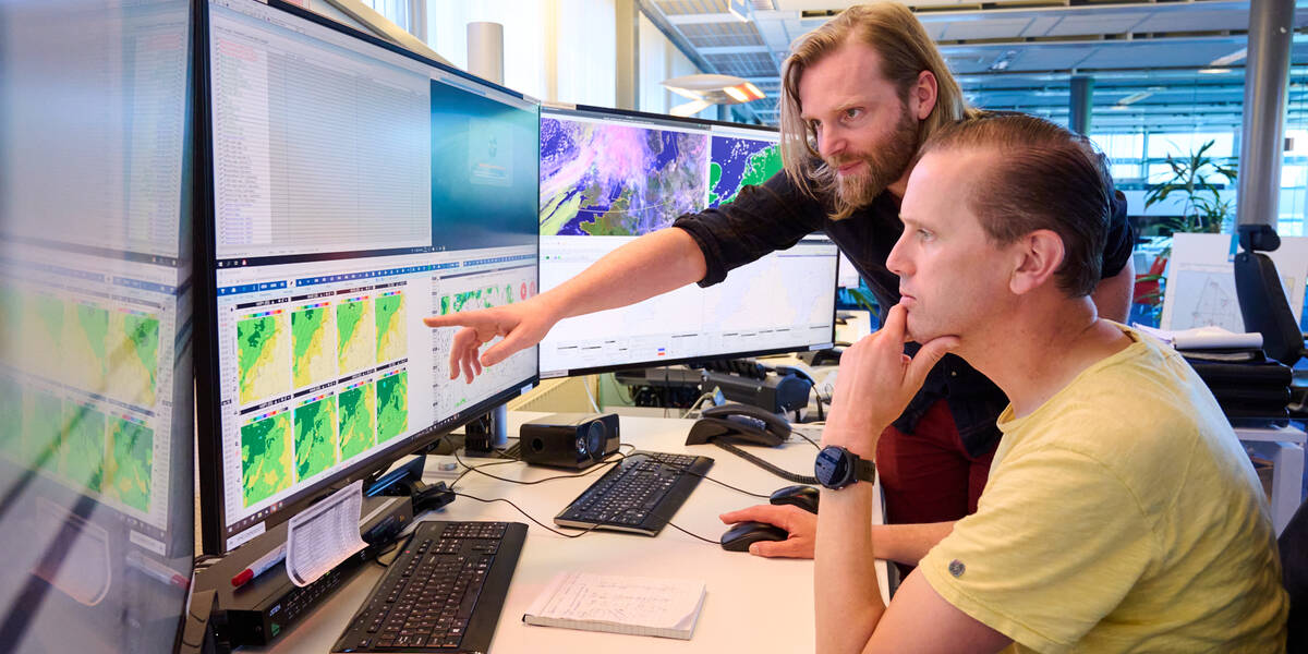 Rene Joosten aan het werk bij het KNMI