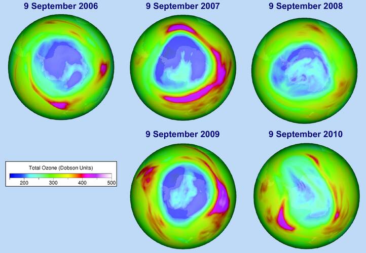 Totale hoeveelheid ozon boven Antarctica op 9 september 2006, 2007, 2008, 2009 en 2010, gebaseerd op meetgegevens van het SCIAMACHY instrument aan boord van de millieusatelliet ENVISAT (Bron: KNMI)
