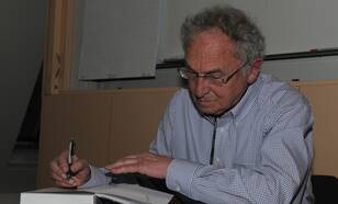 Koninklijke Onderscheiding voor weerhistoricus en schrijver Jan Buisman (foto: Leo Wouters)