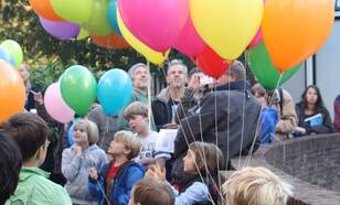 De deelnemers aan de ballonwedstrijd mochten voorspellen waar de ballon terecht zou komen (foto: Ine Wijnant, KNMI)