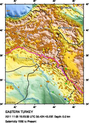 De seismiciteit in Oost-Turkije. De locatie van de aardbeving van 9 november 2011 is aangegeven met een ster. (Bron: USGS)