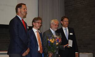 Uitreiking Buys Ballot Medaille aan Brian Hoskins met rechts Gerard van der Steenhoven en links Albert van den Berg (KNAW, TU Twente) en Henk Dijkstra (UU). foto KNMI