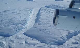 Bevroren ijskappen in West Antarctica, november 2014. ©NASA /James Yungel