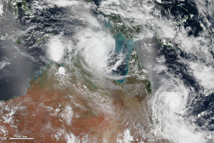 Figuur 1. Orkanen Lam en Marcia nabij noord Australië op 9 februari 2015. Bron: Nasa.
