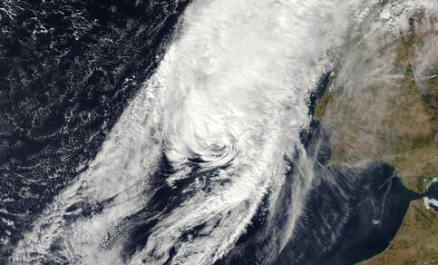 Figuur 1: Satellietfoto van de orkaan Leslie op 13 oktober bij Portugal