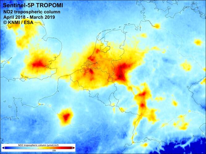 kaart met de verdeling van stikstofdioxide (NO2) boven Nederland en directe omgeving 