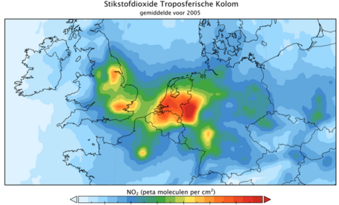 OMI-metingen boven Europa laten een positieve verandering van de luchtkwaliteit zien. Deze afbeelding laat het gemiddelde NO2 concentratie van 2005 zien. 
