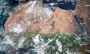 Een tropical wave boven Mauritanië op 6 september. Dit cluster onweersbuien zorgde twee dagen later voor de overstromingen in Marokko. (Bron: EUMETSAT/zoom.earth)