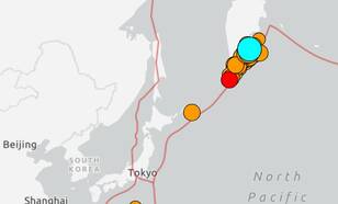 Figuur 1: de locatie van de aardbeving, de schok van 8.8 is de blauwe stip. (bron: USGS)